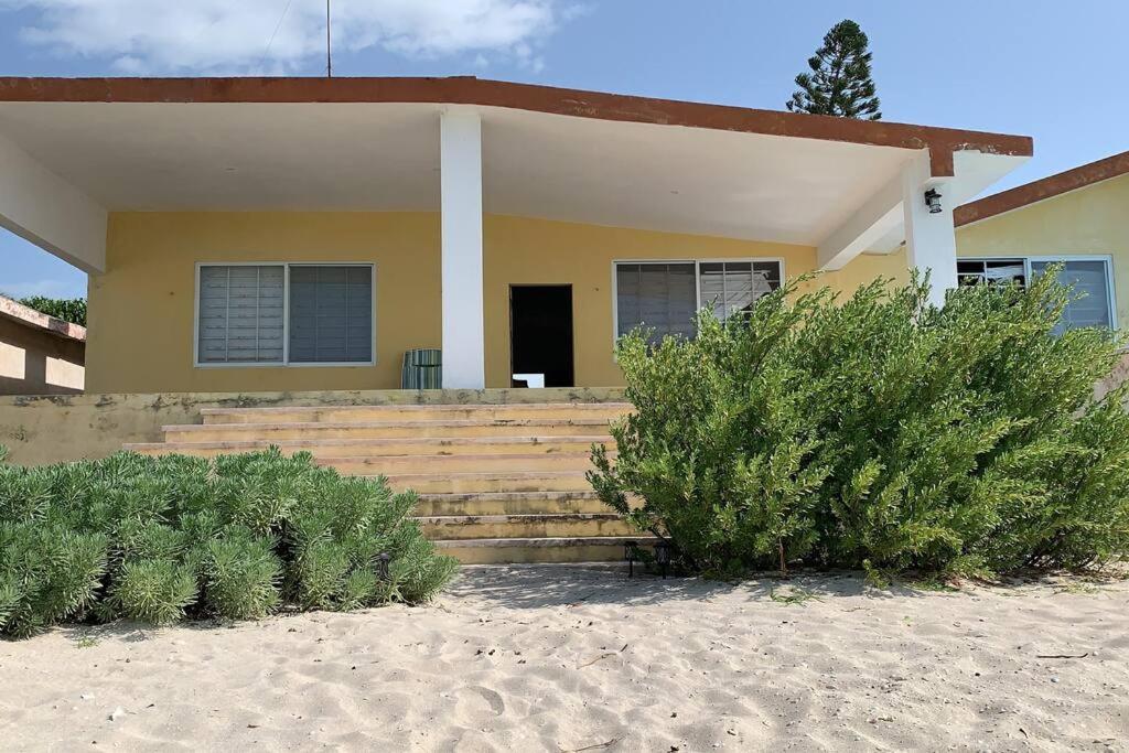 La Casa Amarilla Frente al Mar Villa Chelem Exterior foto