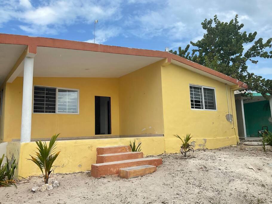 La Casa Amarilla Frente al Mar Villa Chelem Exterior foto